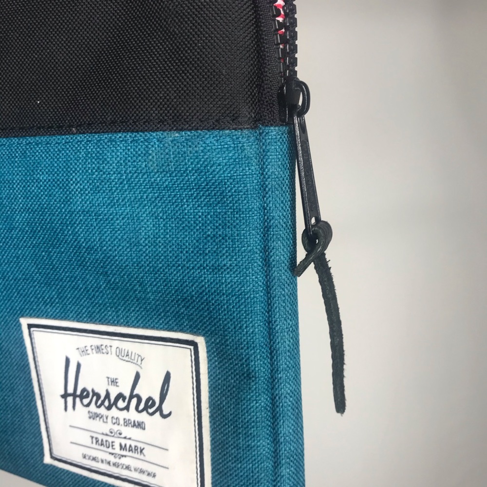 🔴SOLD🔴 Herschel Anchor Sleeve for iPad Air/ iPad Case - Picture 6 of 7